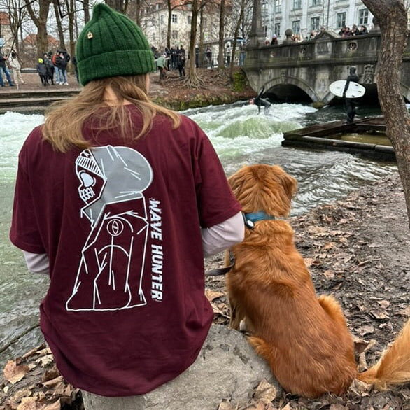 BURGUNDY "WAVE HUNTER" TEE