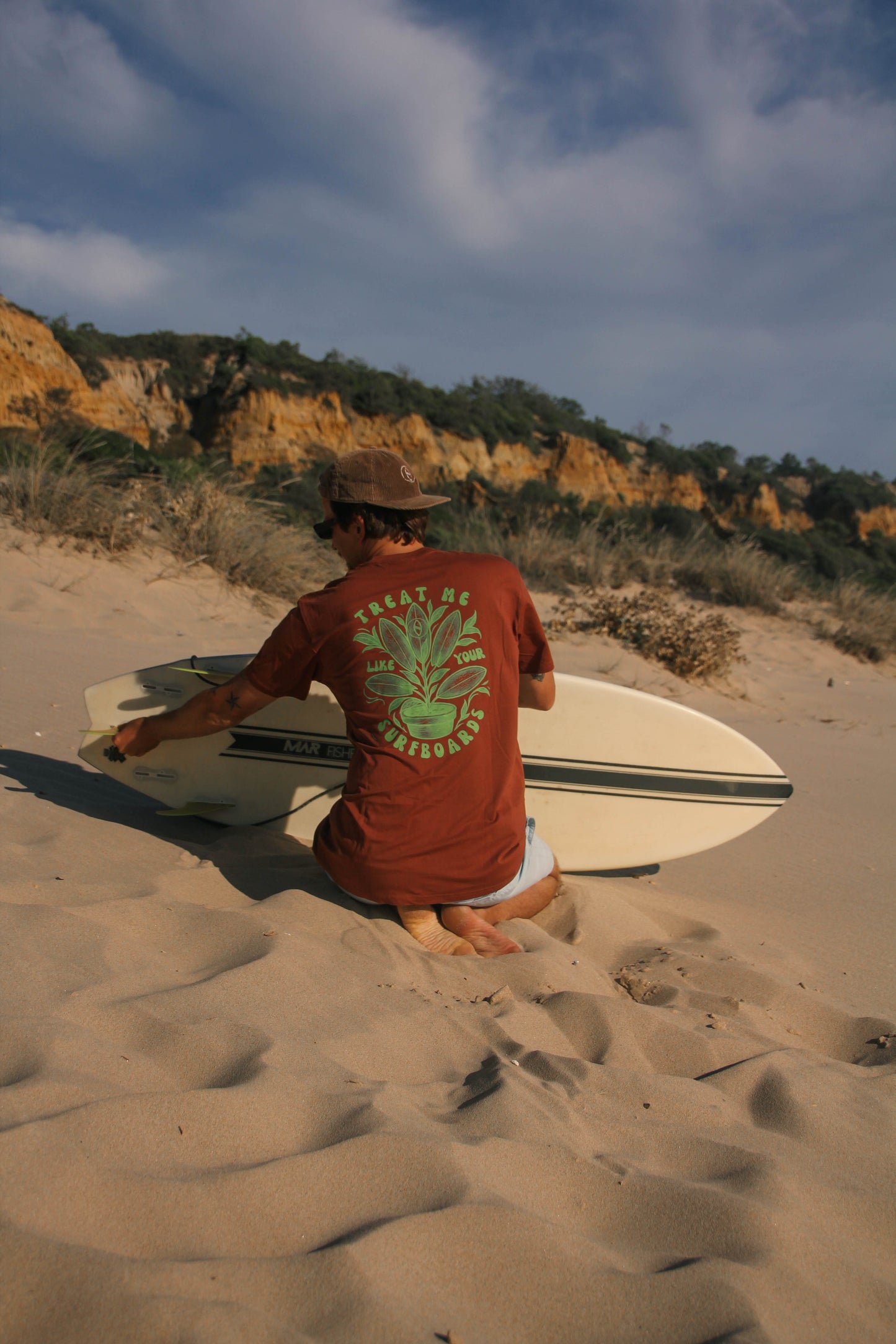 HERITAGE BROWN "SURF PLANT" ORGANIC TEE
