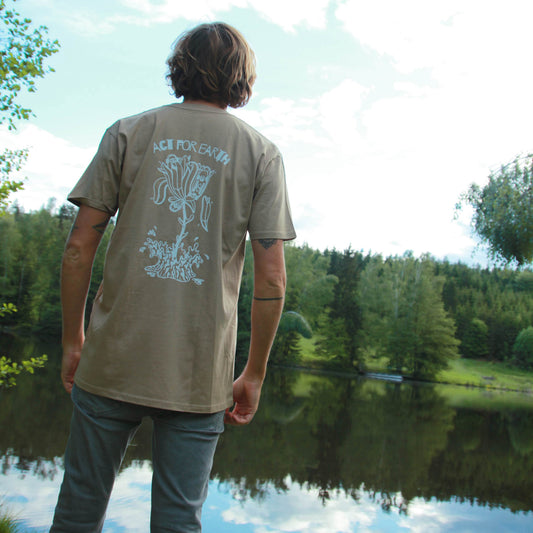 KHAKI "ACT FOR EARTH" TEE