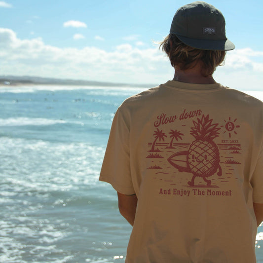 LATTE "STOKED PIÑA" ORGANIC TEE