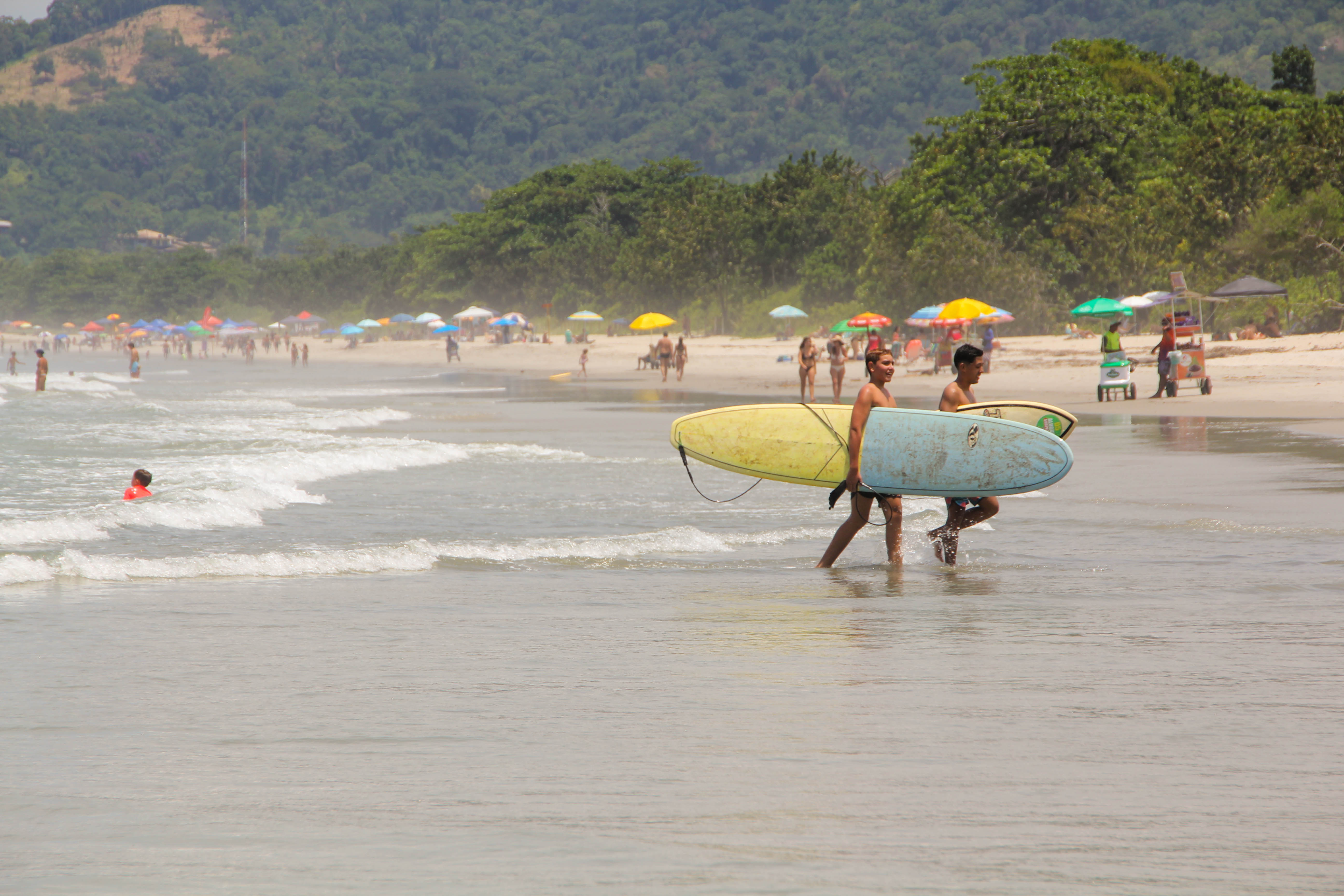 5 Essential Tips for Surfing in Hot Weather